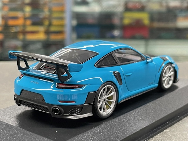Porsche 911 GT2 RS, 1:43 Minichamps - Image 2
