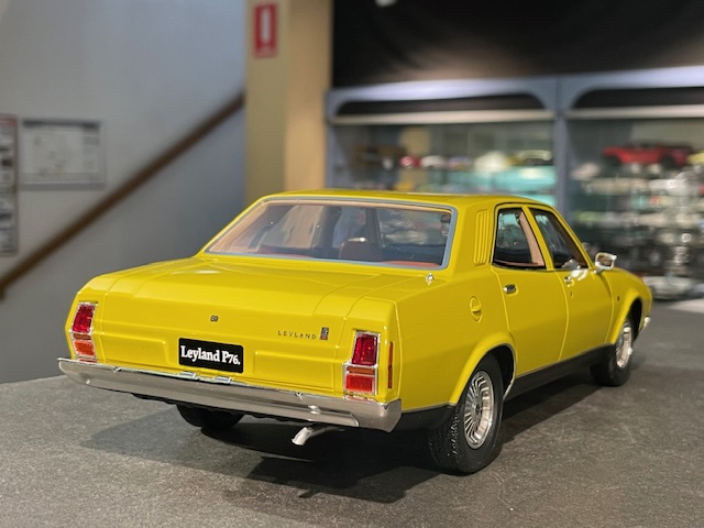 Leyland P76 Super, 1:18 Authentic - Image 4