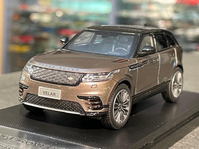 Range Rover Velar, 1:43 LCD - Image 2