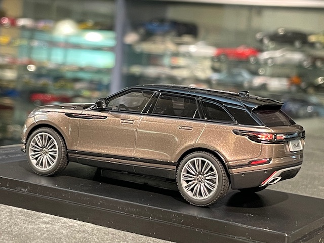 Range Rover Velar, 1:43 LCD - Image 3