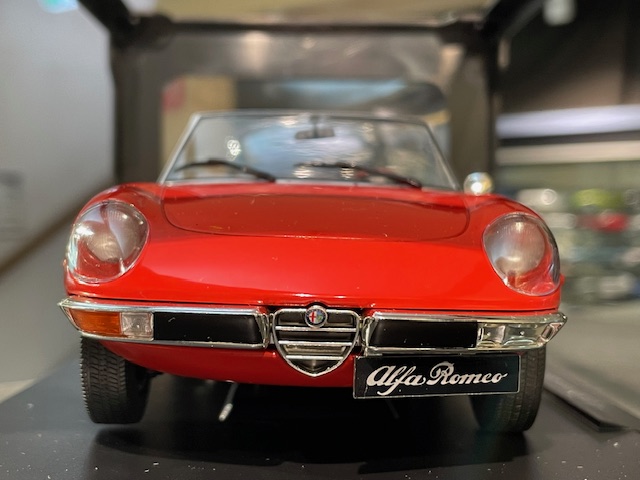 Alfa Romeo 2000 Spider, 1:18 Norev - Image 2