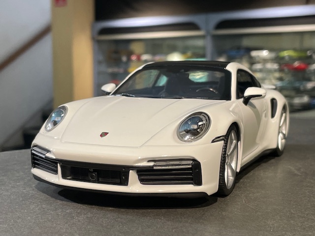 Porsche 992 Turbo S, 1:18 Minichamps - Image 2