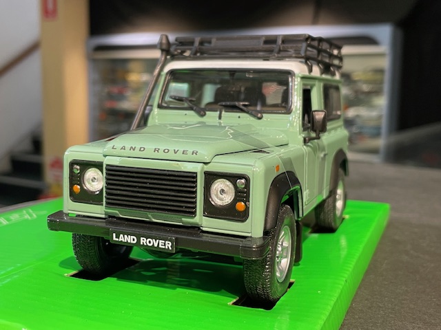 Land Rover Defender, 1:24 Welly - Image 2