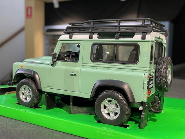 Land Rover Defender, 1:24 Welly - Image 3