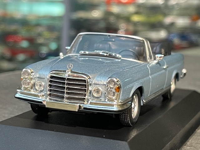 Mercedes-Benz 280 SE 3.5, 1:43 Maxichamps - Image 2