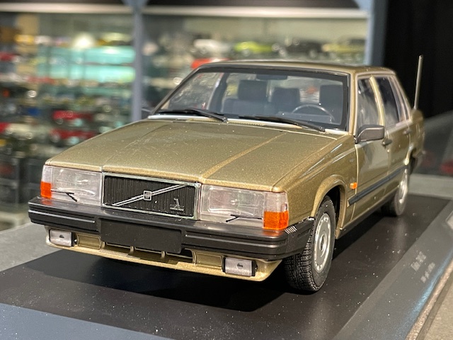 Volvo 740 GL, 1:18 Minichamps - Image 2