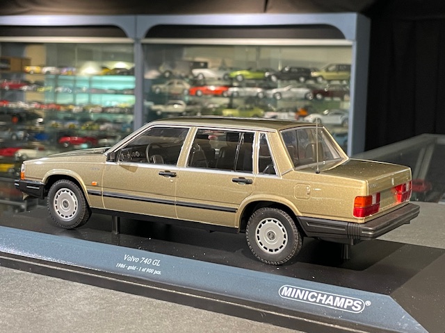 Volvo 740 GL, 1:18 Minichamps - Image 3