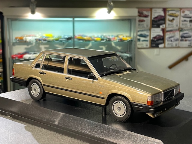Volvo 740 GL, 1:18 Minichamps - Image 4