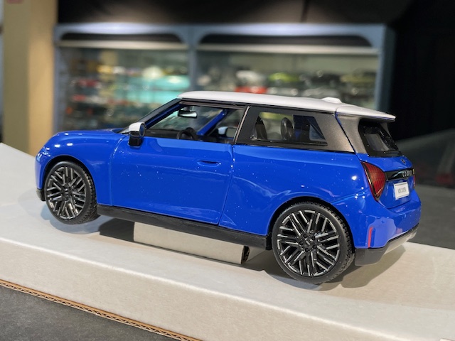 MINI Cooper SE, 1:24 Maisto - Image 3