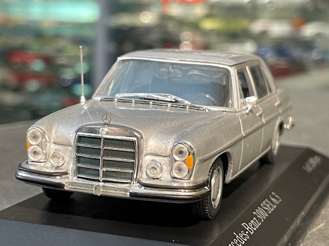 Mercedes-Benz 6.3, 1:43 Minichamps - Image 2