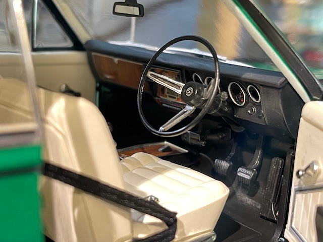 Holden HG Monaro, 1:18 Classic - Image 4