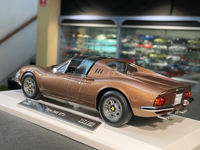 Dino 246 GTS, 1:18 Norev - Image 3