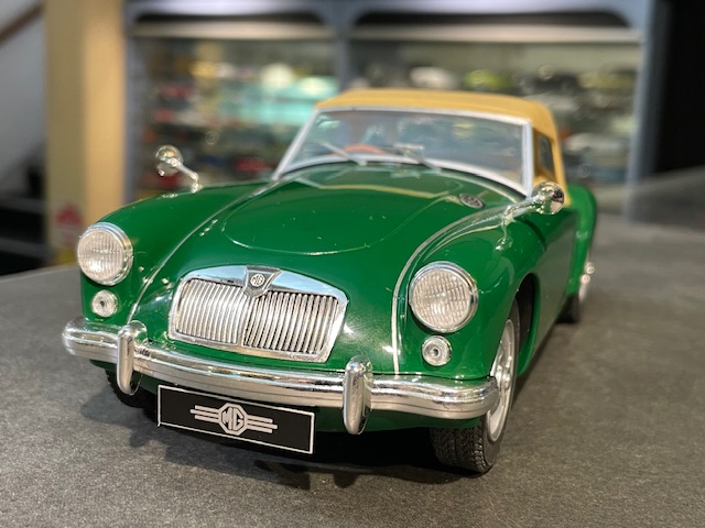 MGA twin cam, 1:18 Triple9 - Image 2