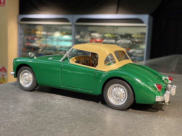 MGA twin cam, 1:18 Triple9 - Image 3