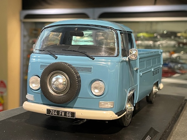 Volkswagen T2, 1:18 Solido - Image 2
