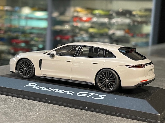 Porsche Panamera GTS, 1:43 Minichamps - Image 3