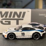 Porsche 911 Dakar, 1:64 MINI GT