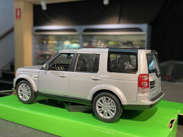 Land Rover Discovery, 1:24 Welly - Image 3