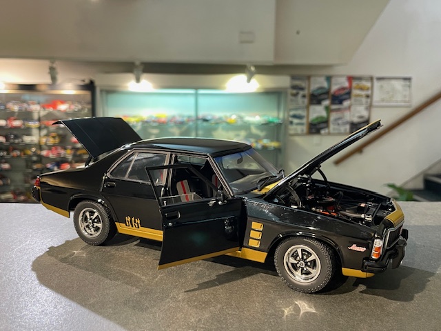 Holden HX GTS, 1:18 Classic - Image 4
