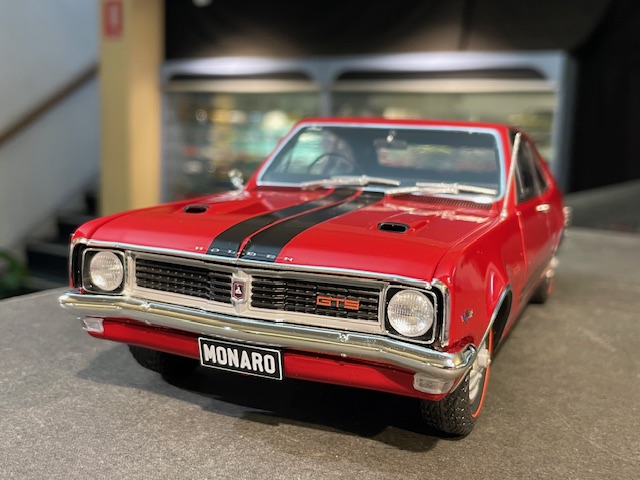 Holden HT Monaro, 1:18 Classic - Image 2
