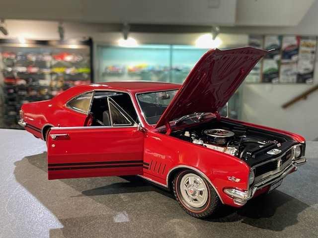 Holden HT Monaro, 1:18 Classic - Image 4