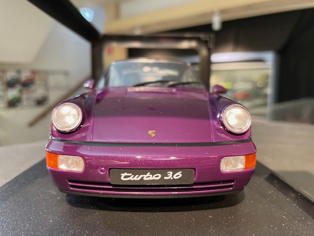 Porsche 964 Turbo, 1:18 Solido - Image 2