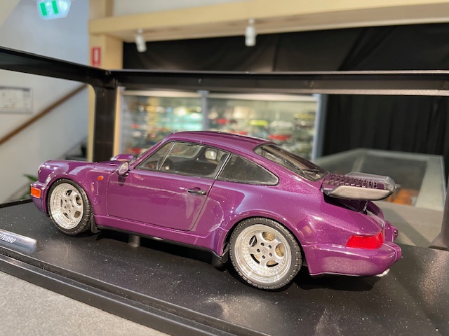 Porsche 964 Turbo, 1:18 Solido - Image 3