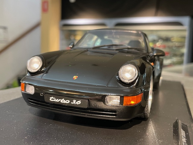 Porsche 964 Turbo, 1:18 Solido - Image 2