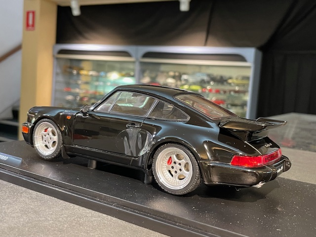 Porsche 964 Turbo, 1:18 Solido - Image 3