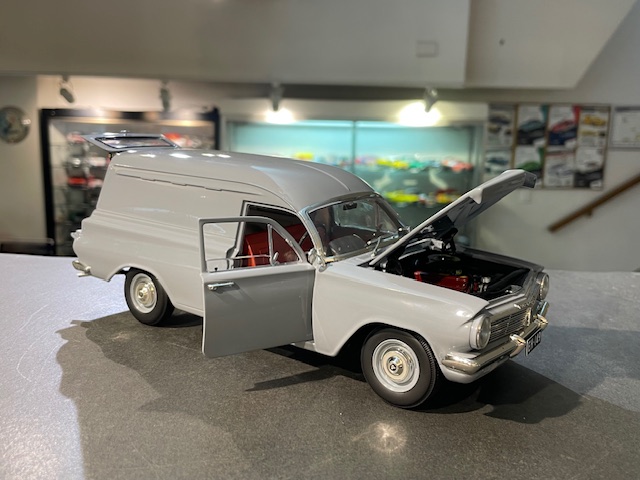 Holden EH van, 1:18 Classic - Image 4