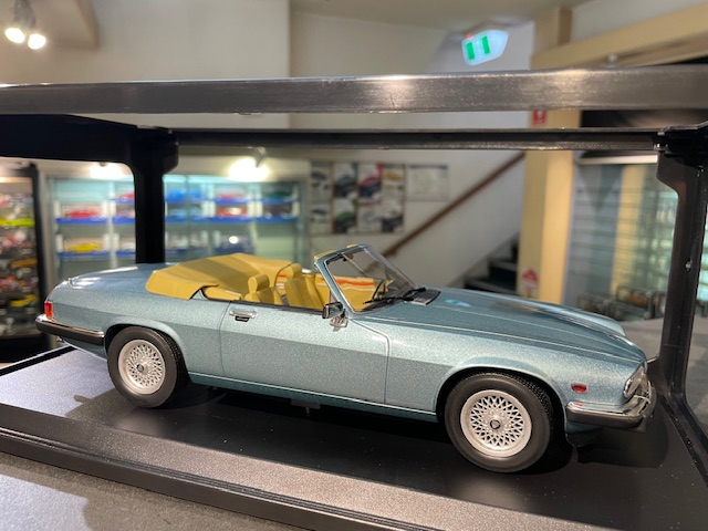 Jaguar XJ-S, 1:18 Norev - Image 4