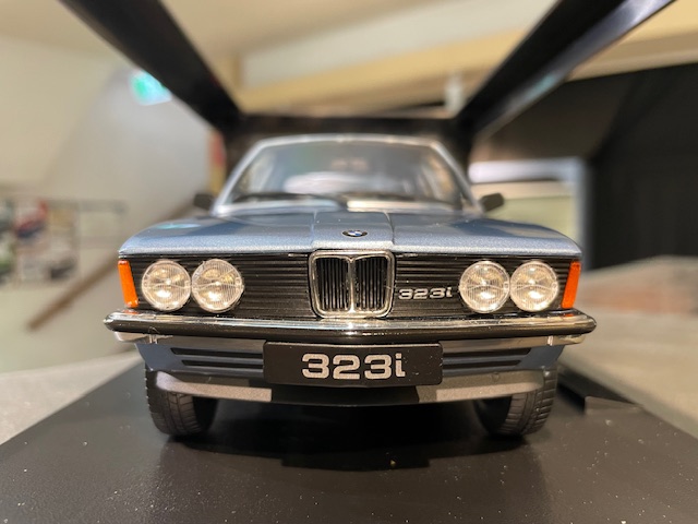 BMW 323i, 1:18 KK-Scale - Image 2