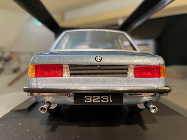 BMW 323i, 1:18 KK-Scale - Image 3