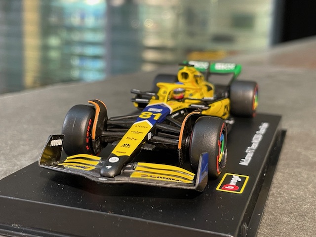 McLaren MCL38, 1:43 Burago - Image 2