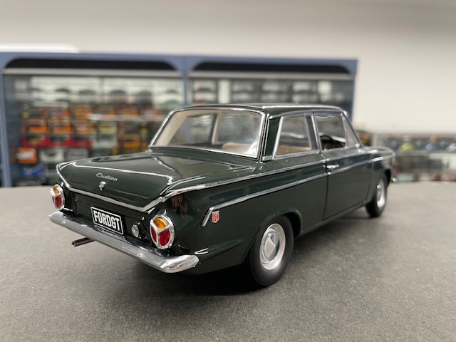 Ford Cortina GT, 1:18 Classic - Image 2