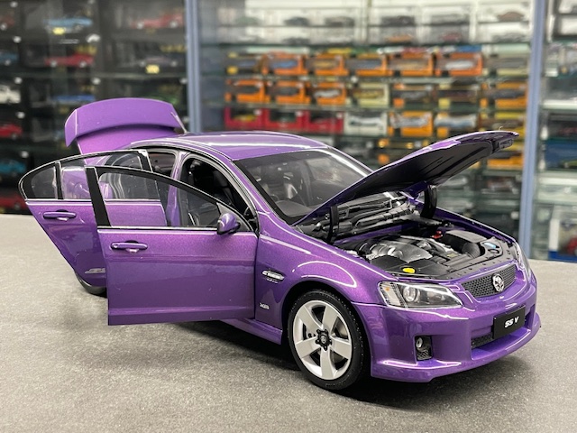 Holden VE Commodore SS V, 1:18 Authentic - Image 3