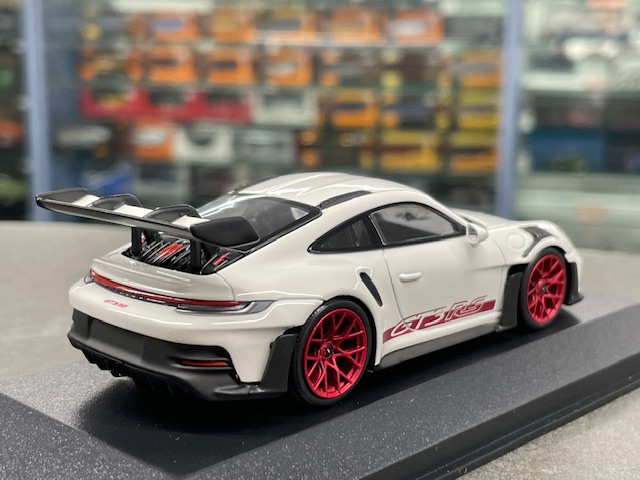 Porsche 992 GT3 RS, 1:43 Minichamps - Image 2