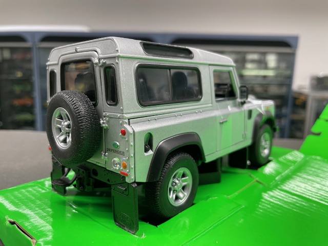 Land Rover Defender, 1:24 Welly - Image 2