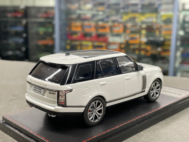 Range Rover Autobiography, 1:43 LCD - Image 2