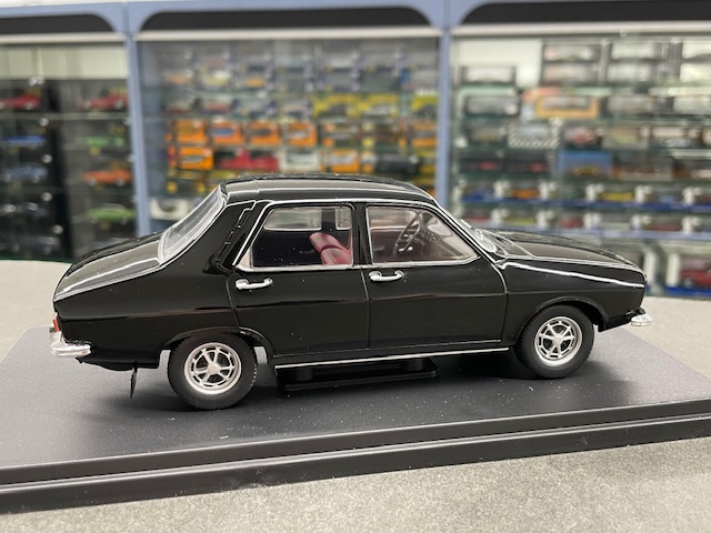 Dacia 1300, 1:24 Whitebox - Image 3