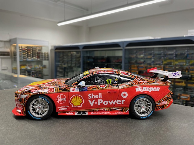 Ford Mustang GT, 1:18 Authentic - Image 2