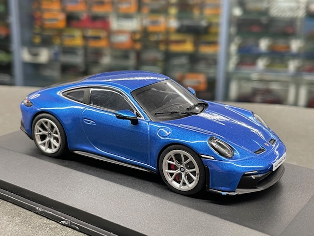 Porsche 992 GT3 Touring, 1:43 Solido - Image 3