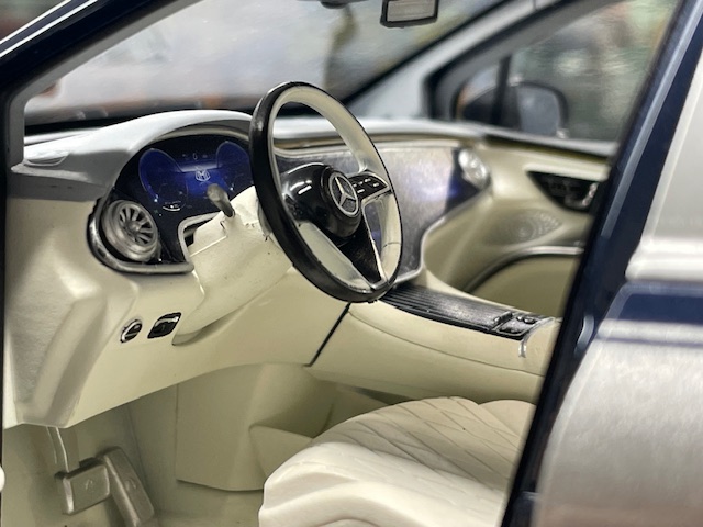 Mercedes-Maybach EQS 680, 1:18 NZG - Image 4