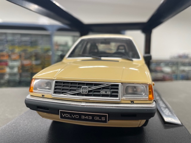 Volvo 343, 1:18 Triple9 - Image 2