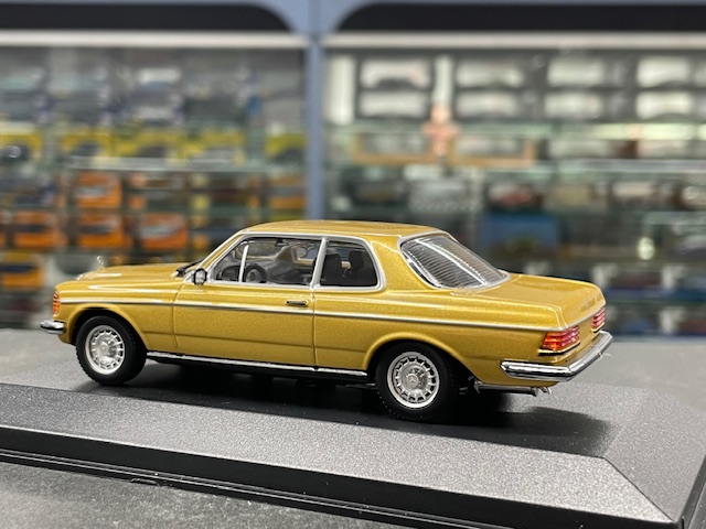 Mercedes-Benz 230 CE, 1:43 Maxichamps - Image 2