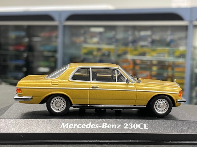 Mercedes-Benz 230 CE, 1:43 Maxichamps - Image 3