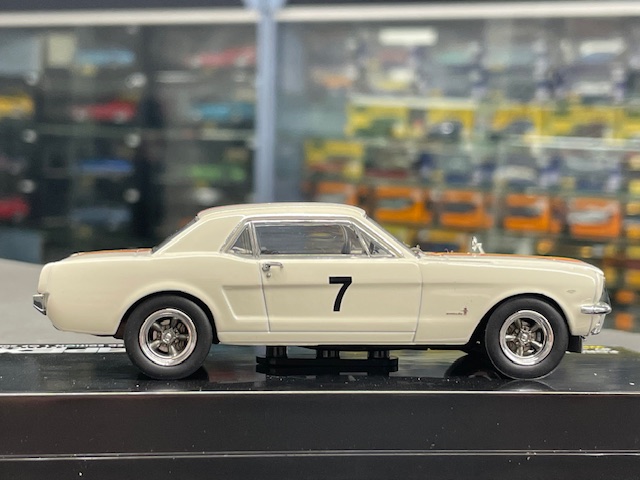 Ford Mustang, 1:43 Apex - Image 3