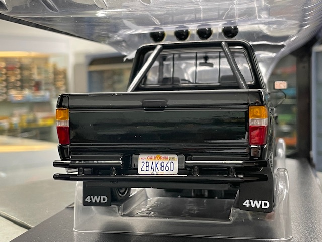 Toyota Hilux, 1:18 KK-Scale - Image 3
