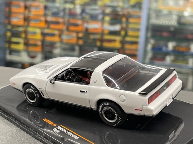 Pontiac Firebird, 1:43 IXO - Image 2